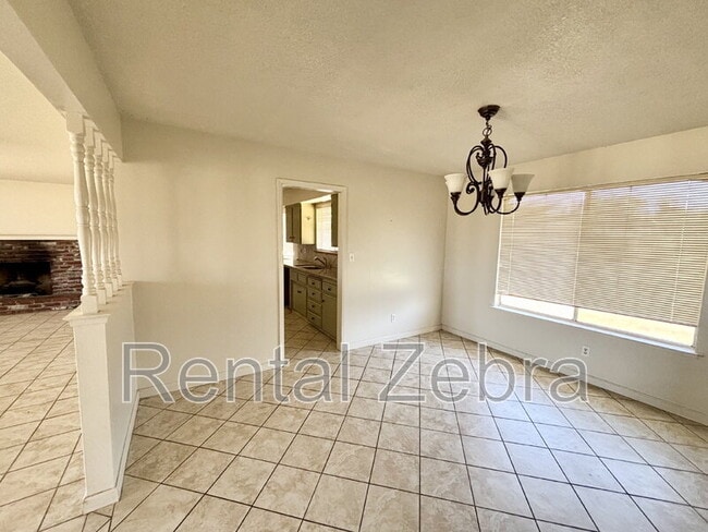 Building Photo - 2400 Gurr Rd