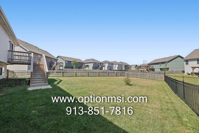 Building Photo - Beautiful 3-Bedroom Home with Modern Finishes & Fantastic Amenities!