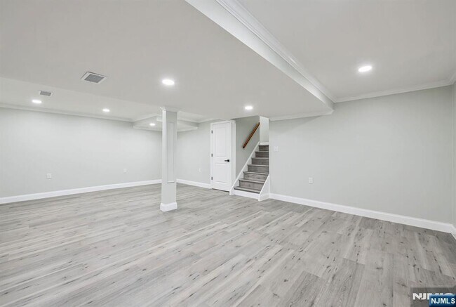 Building Photo - 164 Jeffer Ct