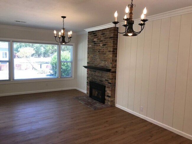 Building Photo - Beautiful updated single level S. Walnut Creek home with large yard