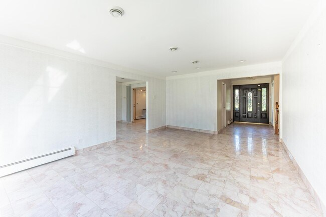 Building Photo - 2616 Douglas Dr
