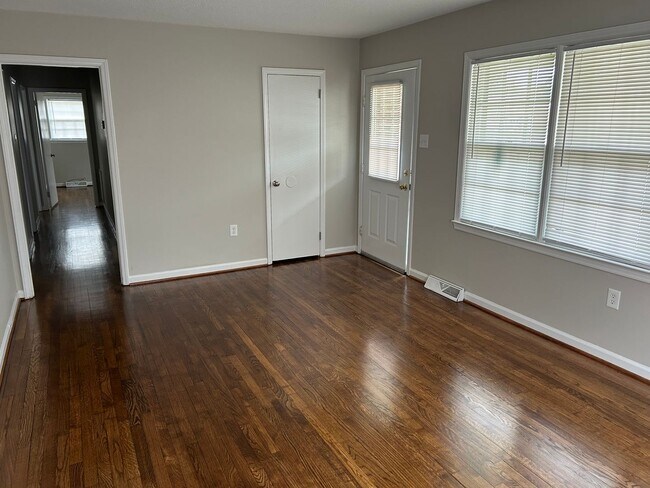 Building Photo - 412 Kingston Ave