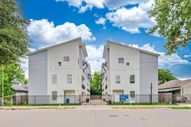 Building Photo - 905 Quitman St