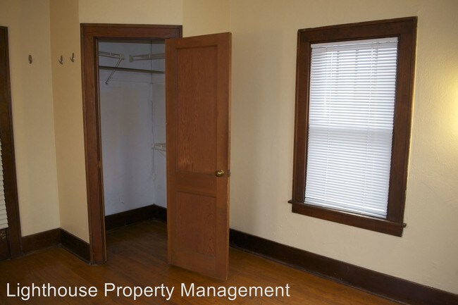 Building Photo - 224 Lyon St NE