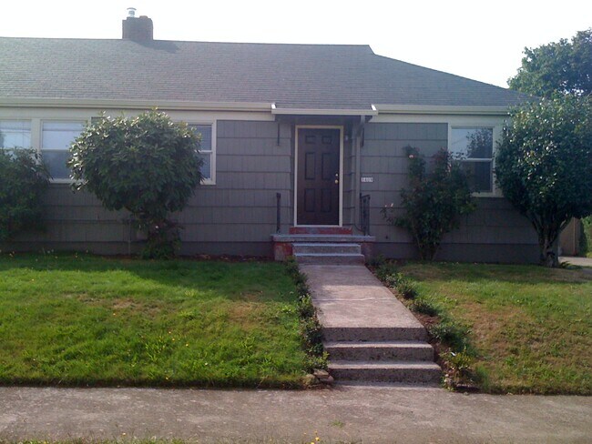 Building Photo - 1409 NE 71st Ave