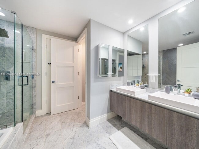 Building Photo - 801 S Miami Ave