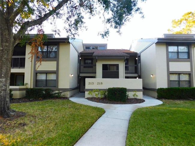Building Photo - 218 Woodlake Wynde