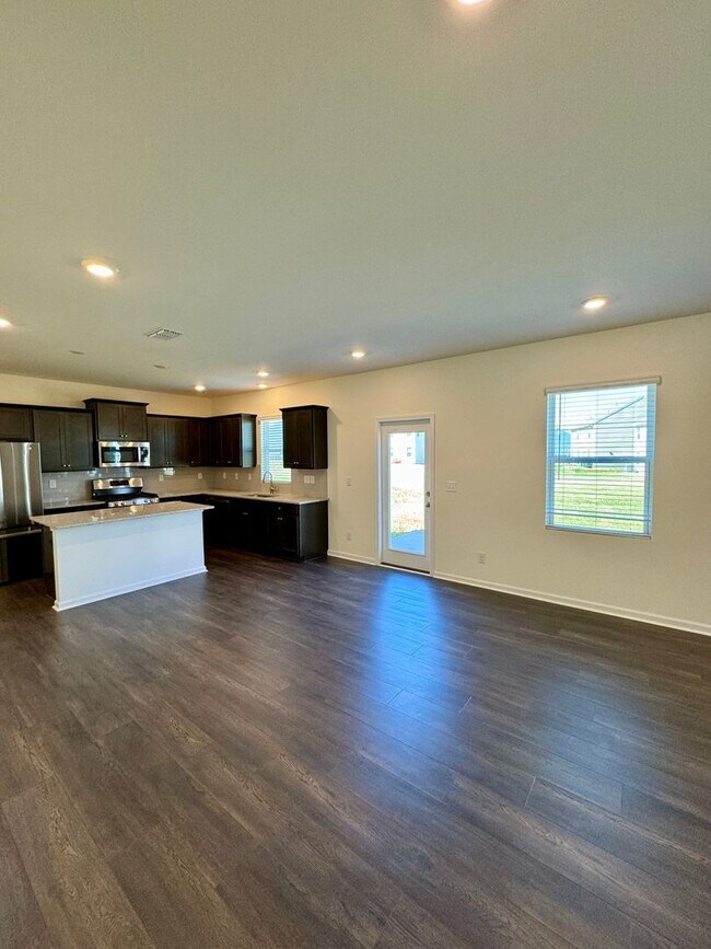 Building Photo - Beautiful 3BR/2.5 Bath in Union County.