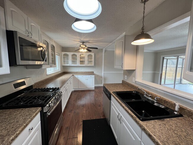 Building Photo - 116 Meadow Lark