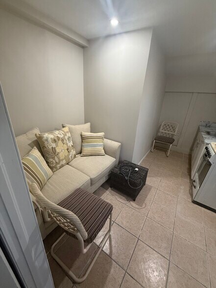 Building Photo - 7821 Hope St