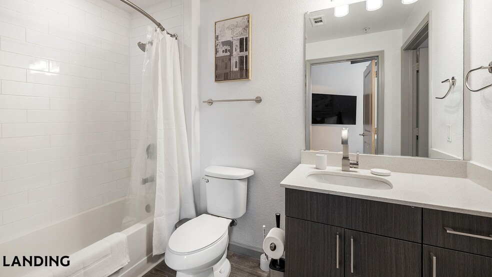 Building Photo - 1001 S Center St