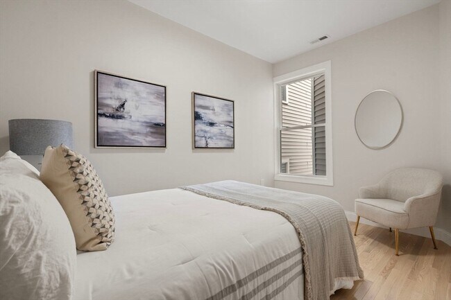 Building Photo - 587 E Broadway