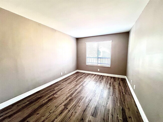 Building Photo - 2246 Discovery Cir W