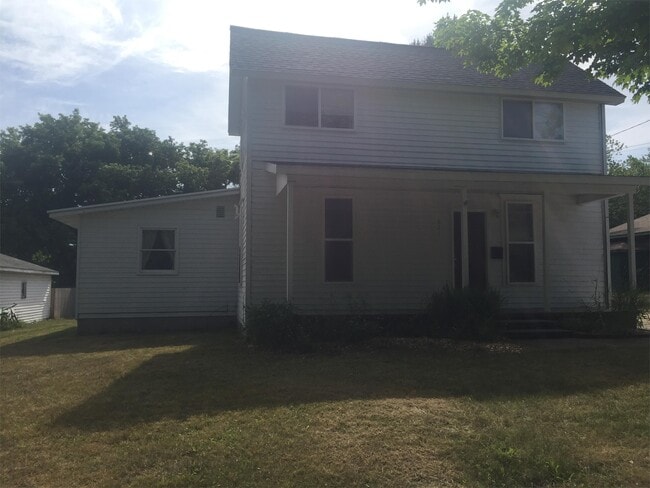 Primary Photo - 621 Hutchinson St