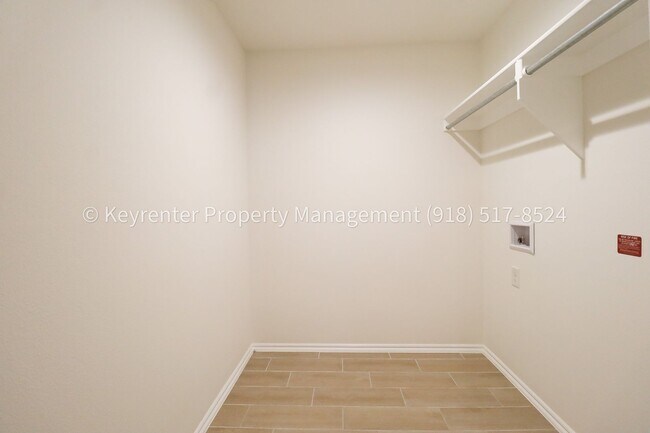 Building Photo - 3 Bed | 2 Bath in Owasso!