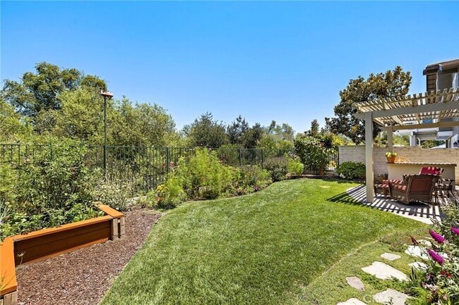Building Photo - 48 Downfield Way