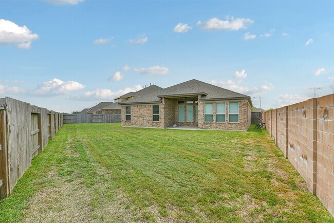 Building Photo - 12617 White Cove Dr