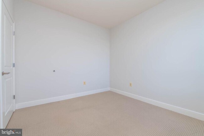 Building Photo - 675 S President St