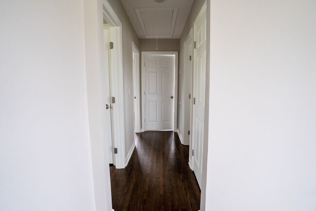 Building Photo - 3914 Creekside Dr