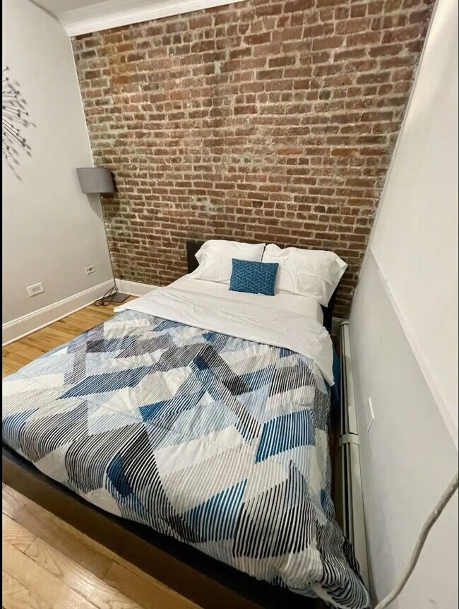 Building Photo - 446 W 50th St