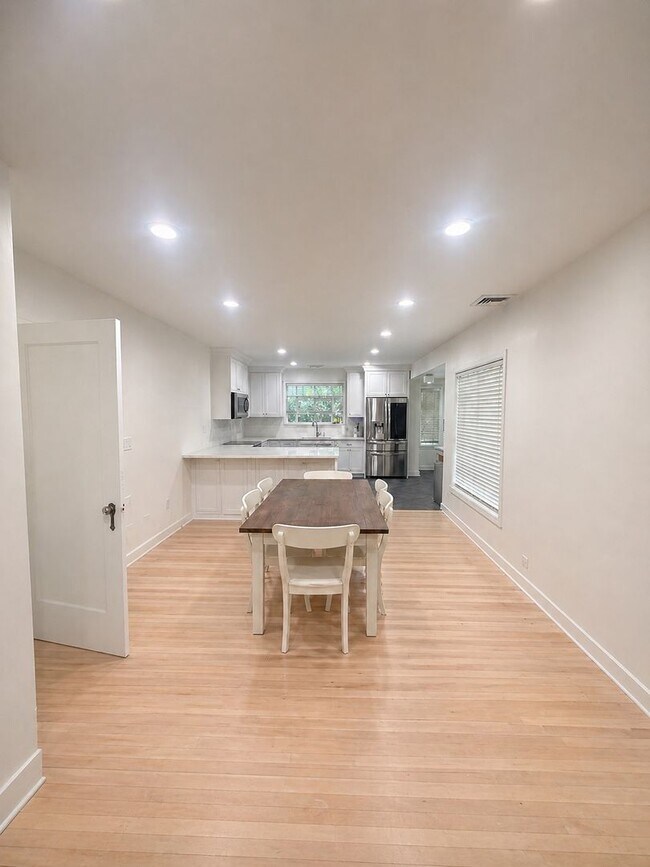 Building Photo - Adorable Home in Land Park Area of Sacramento