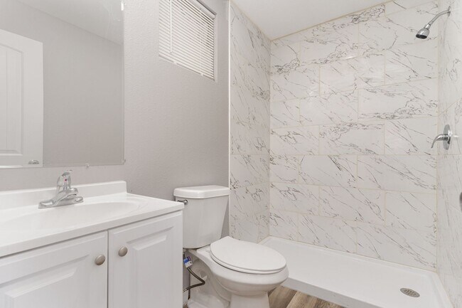 Building Photo - 4-Bedroom, 2-Bath Home in South Dallas with Convenient Access to Major Highways and City Amenities