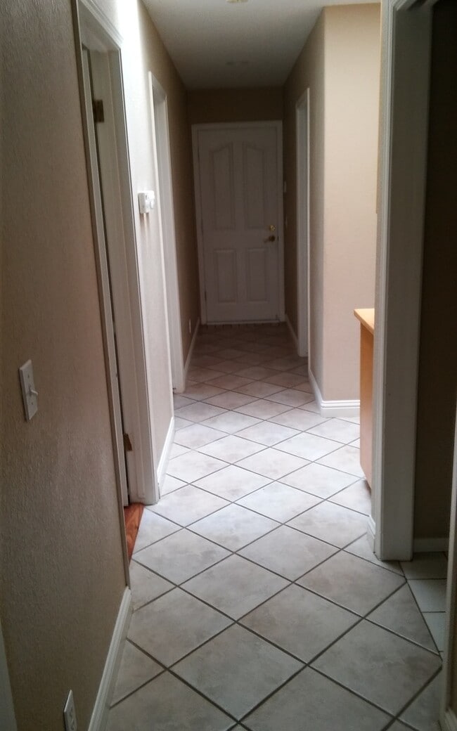 Building Photo - Custom 3 Bd 2ba Home at River Oaks Community