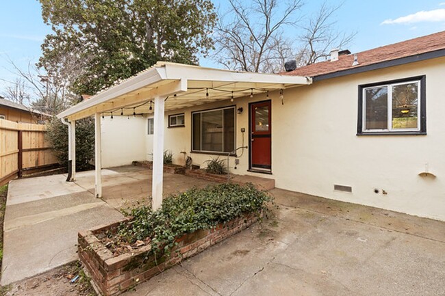 Building Photo - Remodeled  3 Bedroom, 2 Bath Home!