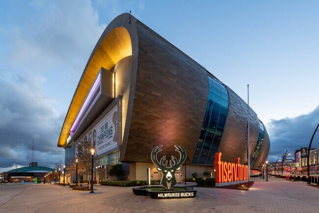 Building Photo - 333 W State St