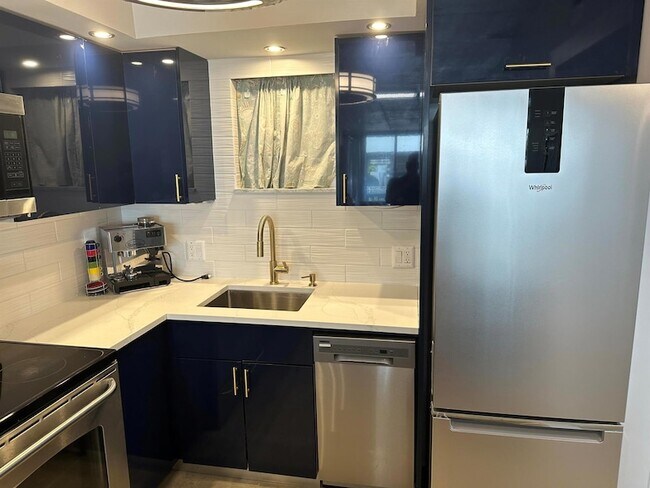 Building Photo - 3570 S Ocean Blvd