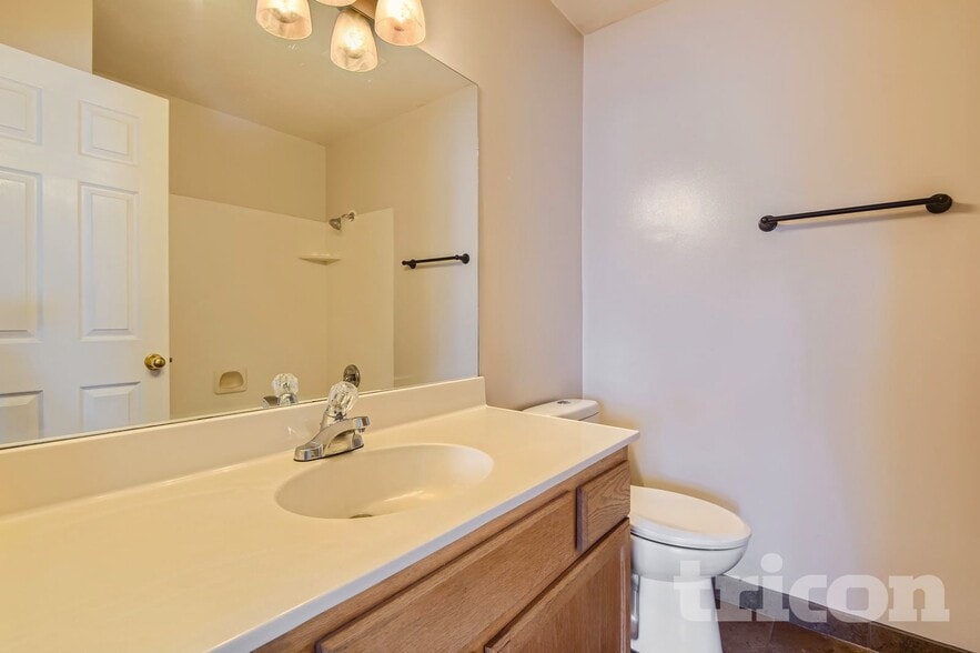 Building Photo - 5206 Midland Dr