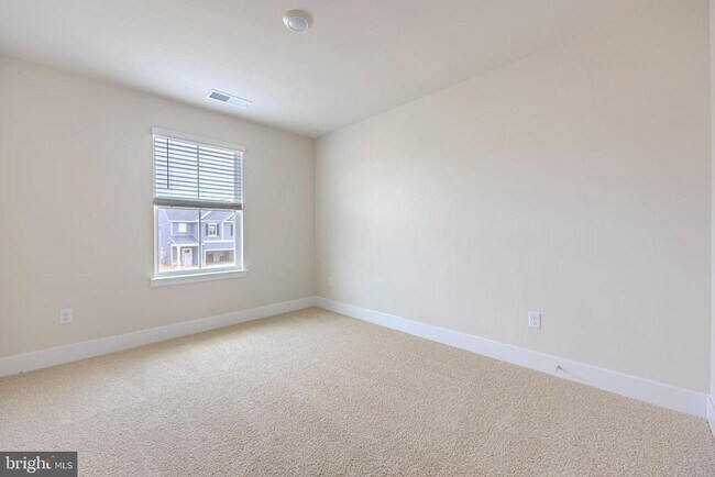 Building Photo - 115 Haida Ln