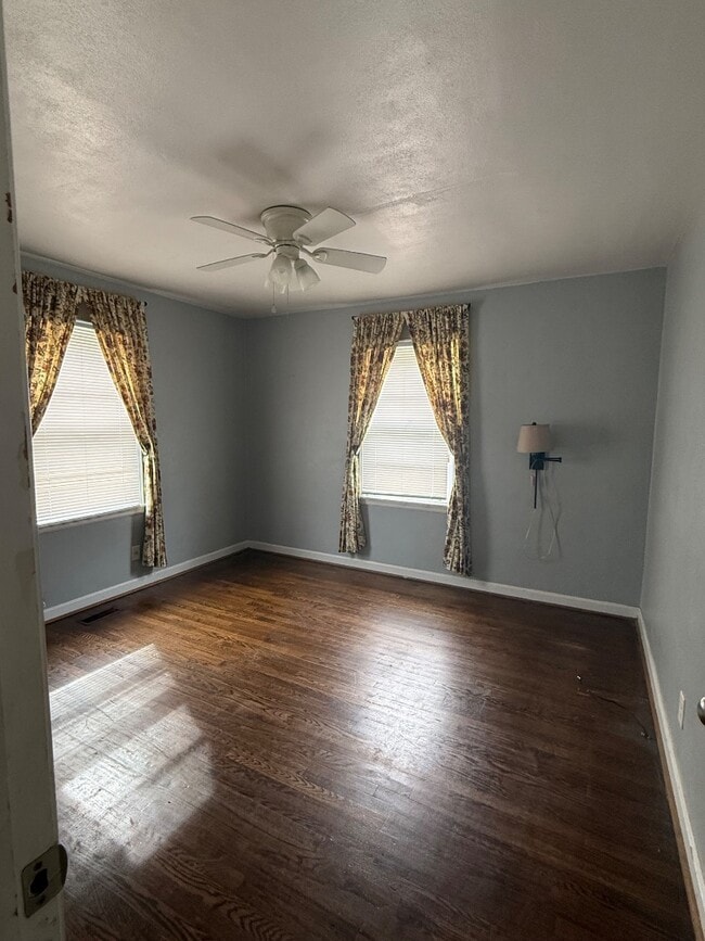 Building Photo - 1300 Woodland Dr