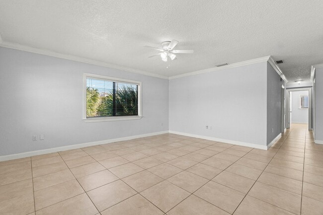 Building Photo - 200 SW 7th St