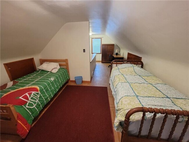 Building Photo - 302 South Dr