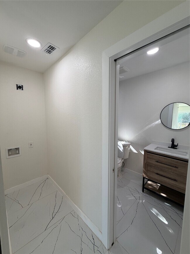 Building Photo - 4607 Billingsley St