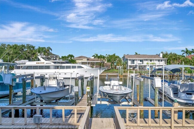 Building Photo - 745 Pinellas Bayway S