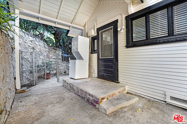 Building Photo - 316 Crane Blvd