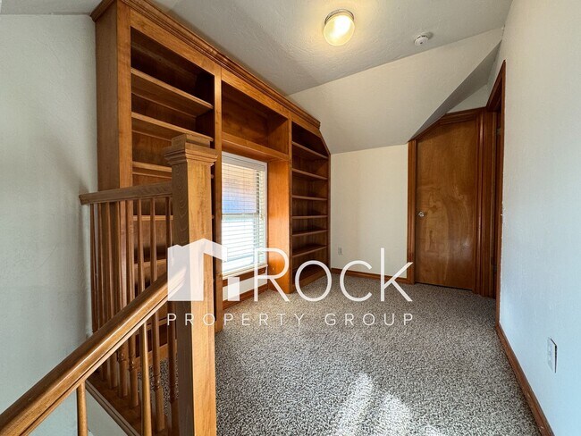 Building Photo - Charming 3-Bed 3-Bath Home with Tornado Sh...