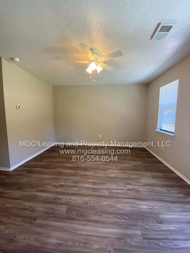 Building Photo - Your New Apartment Awaits at Le Grand Apar...