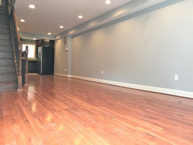 Building Photo - Charming 2 Bedroom/2.5 Bathroom Townhome in Highlandtown, MD!