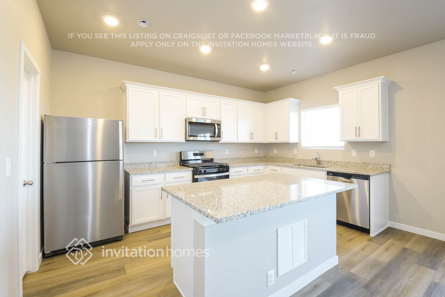 Building Photo - 970 Cascade Falls St