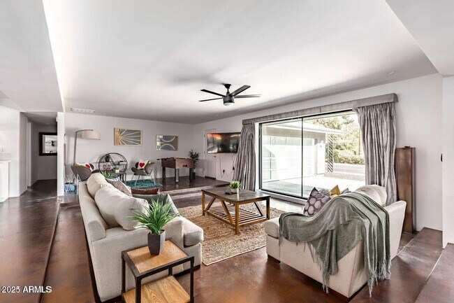 Building Photo - 5002 N 38th Pl