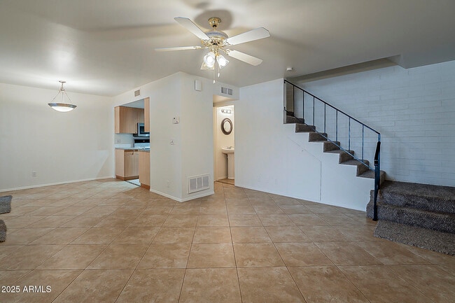 Building Photo - 1023 N 84th Pl