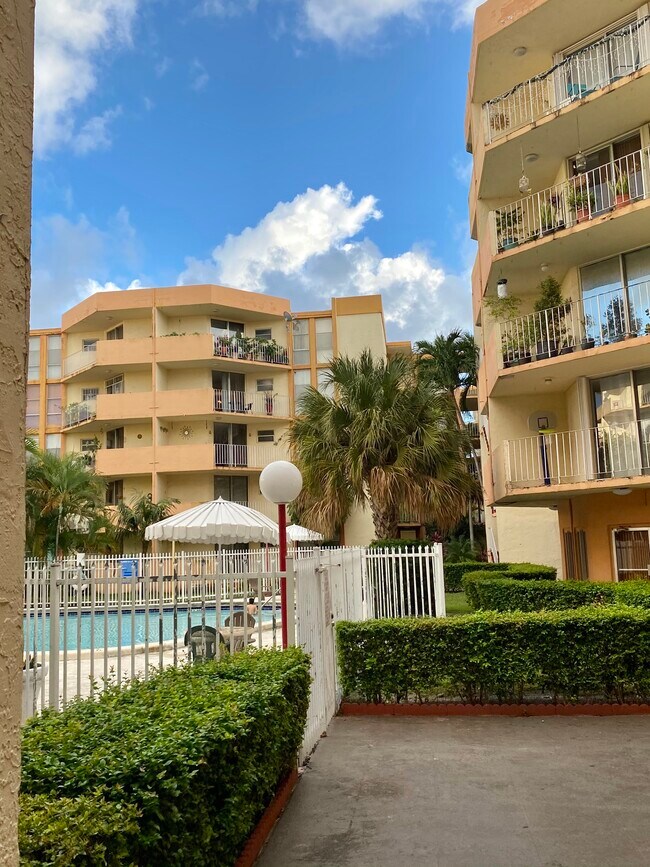 exterior - 1750 W 46th St