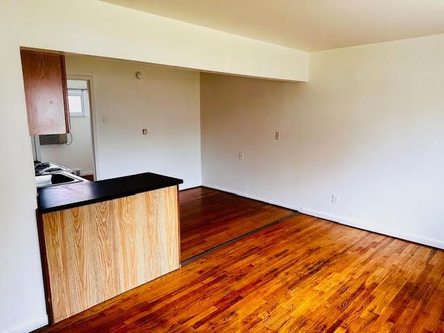 Building Photo - 290 North Ave