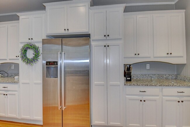 Building Photo - Beautiful Older home renovated for todays lifestyle