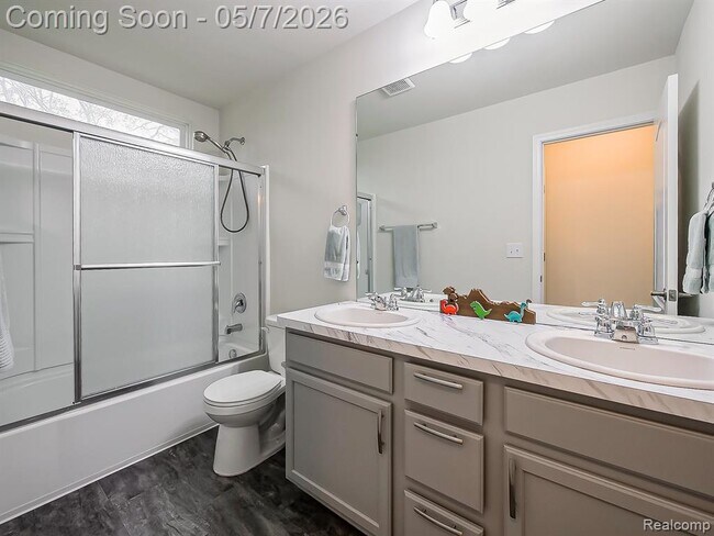 Building Photo - 8640 Quincy Dr