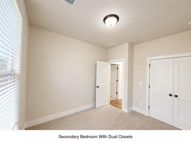 Building Photo - 113 Pinecone Pkwy