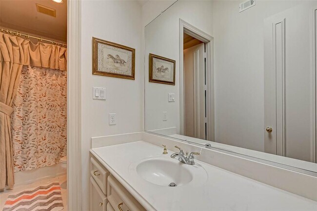 Building Photo - 16810 Southern Oaks Dr